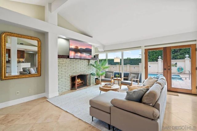 5432 Candlelight Drive, La Jolla, CA 92037