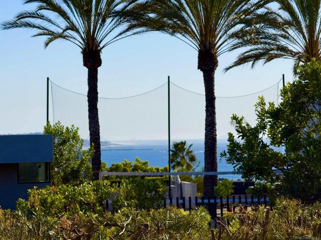 5432 Candlelight Drive, La Jolla, CA 92037