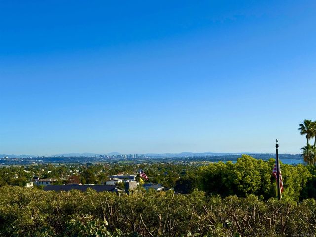 5432 Candlelight Drive, La Jolla, CA 92037