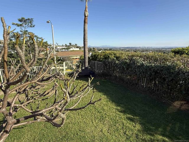 5432 Candlelight Drive, La Jolla, CA 92037