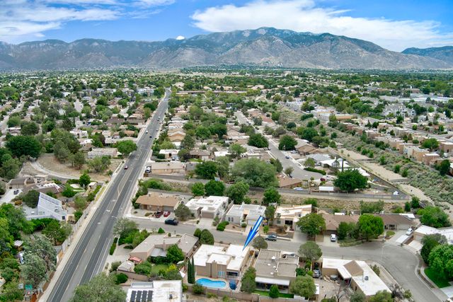 9211 Cascajo Drive NE, Albuquerque, NM 87111