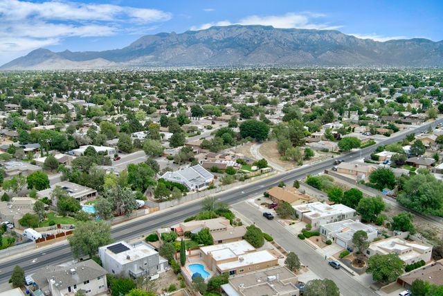 9211 Cascajo Drive NE, Albuquerque, NM 87111
