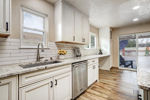 9211 Cascajo Drive NE, Albuquerque, NM 87111