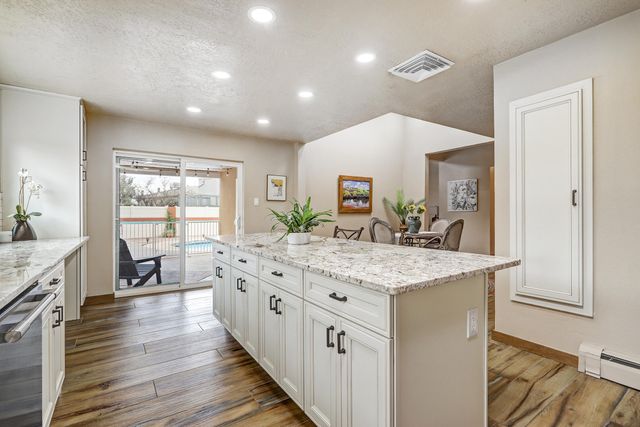 9211 Cascajo Drive NE, Albuquerque, NM 87111