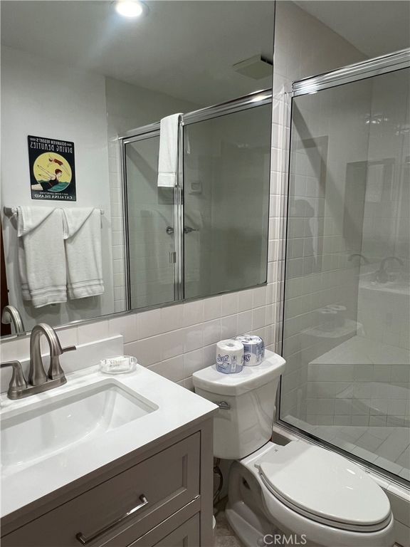 Image 16 of property listing at 38 Camino De Flores, Avalon, CA 90704