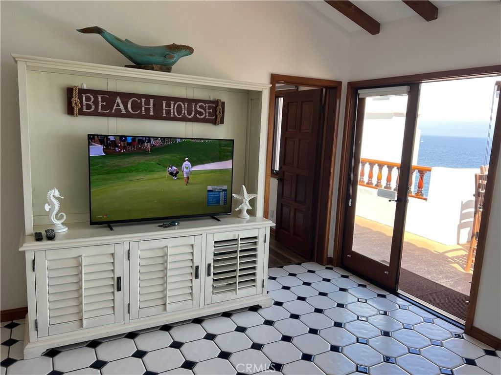 Image 5 of property listing at 38 Camino De Flores, Avalon, CA 90704