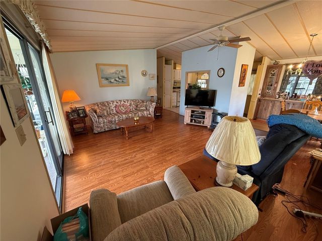 1532 W SCHWARTZ BOULEVARD, Lady Lake, FL 32159