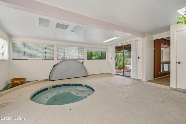 2721 N Dos Hombres Drive, Tucson, AZ 85715