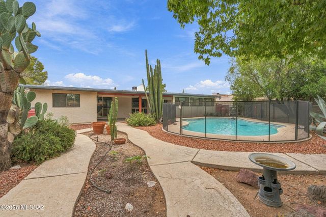 2721 N Dos Hombres Drive, Tucson, AZ 85715