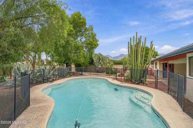 2721 N Dos Hombres Drive, Tucson, AZ 85715