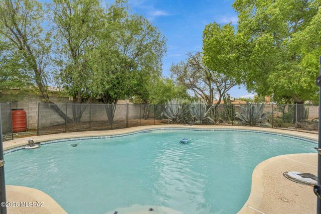 2721 N Dos Hombres Drive, Tucson, AZ 85715