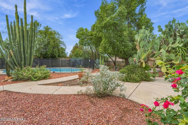 2721 N Dos Hombres Drive, Tucson, AZ 85715