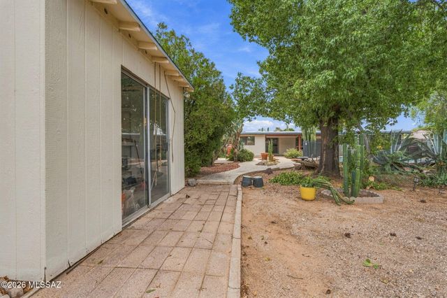 2721 N Dos Hombres Drive, Tucson, AZ 85715