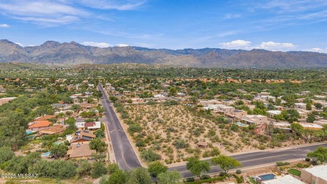 2721 N Dos Hombres Drive, Tucson, AZ 85715