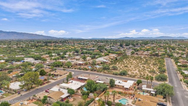 2721 N Dos Hombres Drive, Tucson, AZ 85715