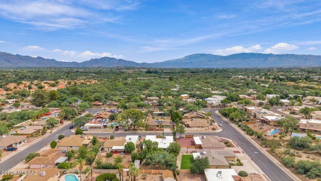 2721 N Dos Hombres Drive, Tucson, AZ 85715