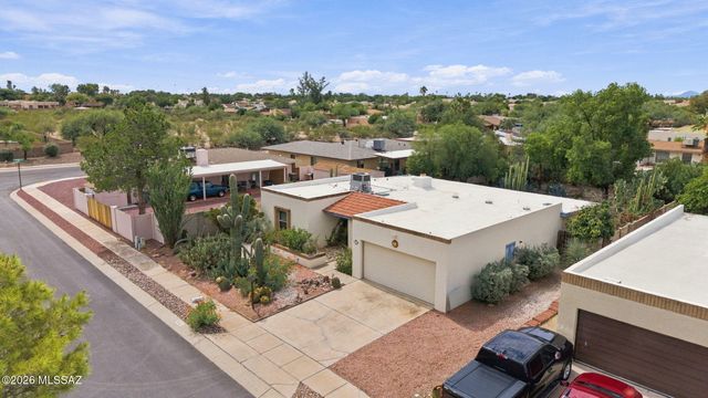 2721 N Dos Hombres Drive, Tucson, AZ 85715