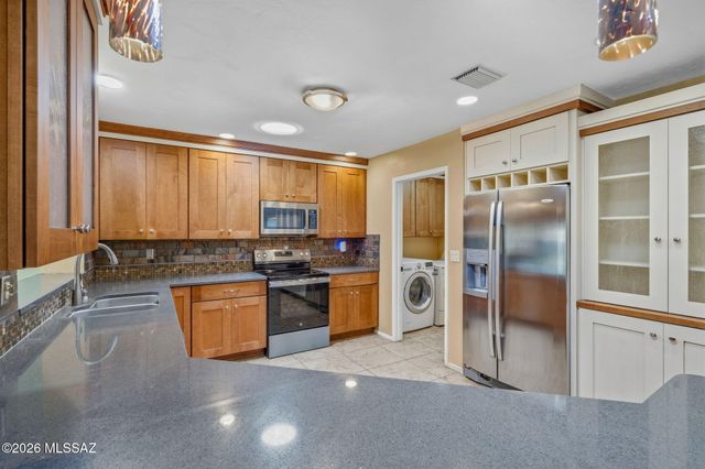 2721 N Dos Hombres Drive, Tucson, AZ 85715