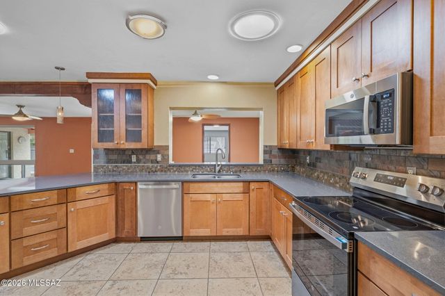 2721 N Dos Hombres Drive, Tucson, AZ 85715