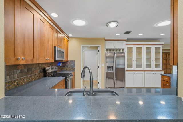2721 N Dos Hombres Drive, Tucson, AZ 85715
