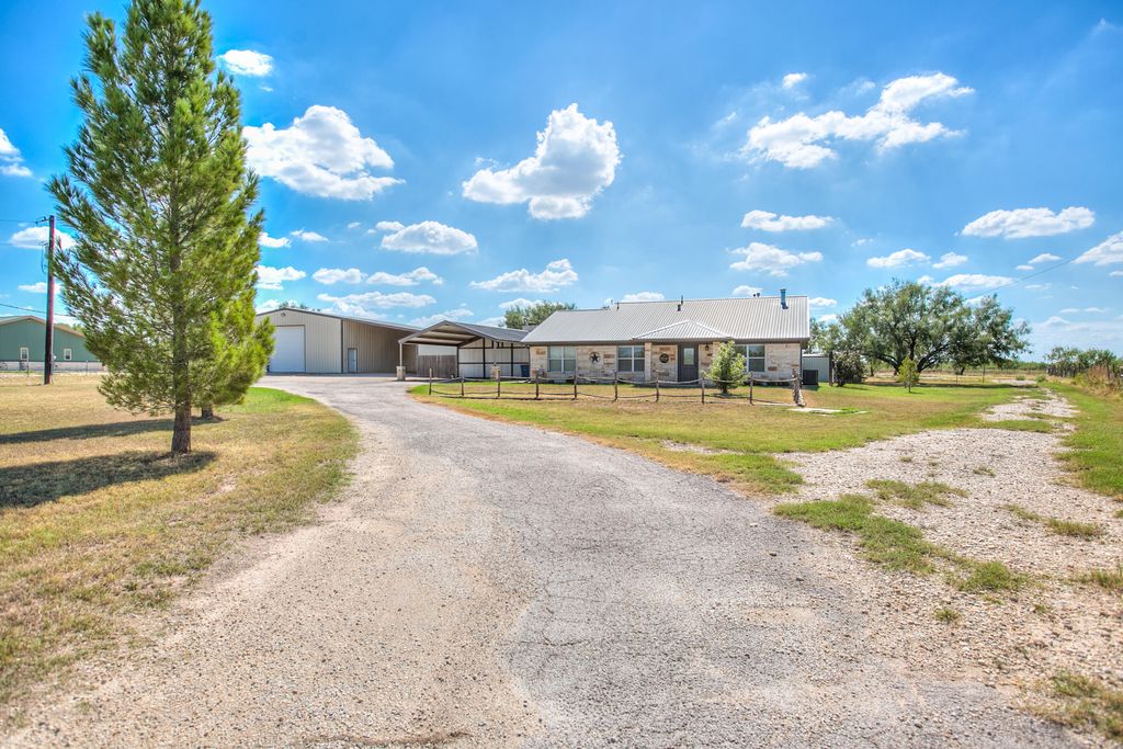 Image 1 of property listing at 725 Ranch To Market Road 584, San Angelo, TX 76904