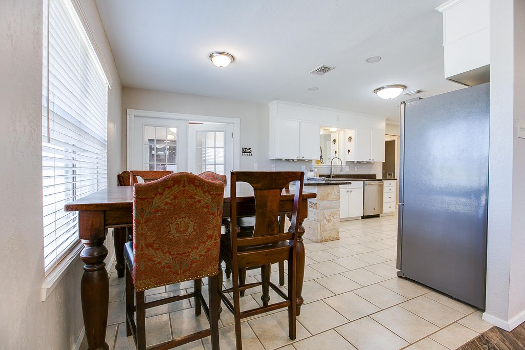 Image 10 of property listing at 725 Ranch To Market Road 584, San Angelo, TX 76904