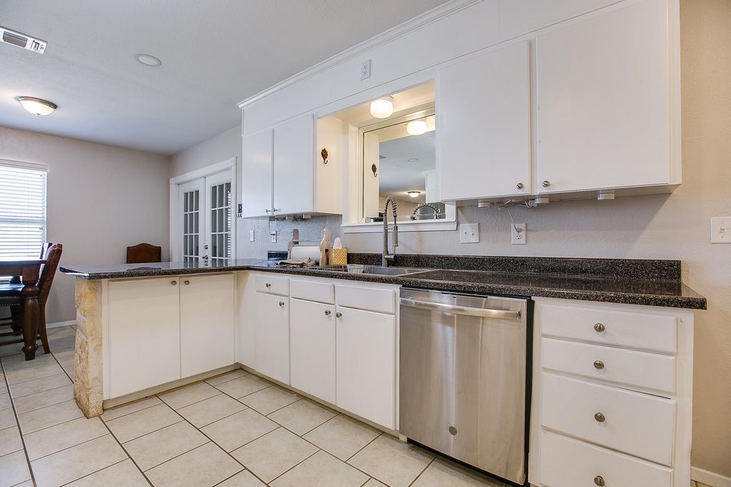 Image 15 of property listing at 725 Ranch To Market Road 584, San Angelo, TX 76904