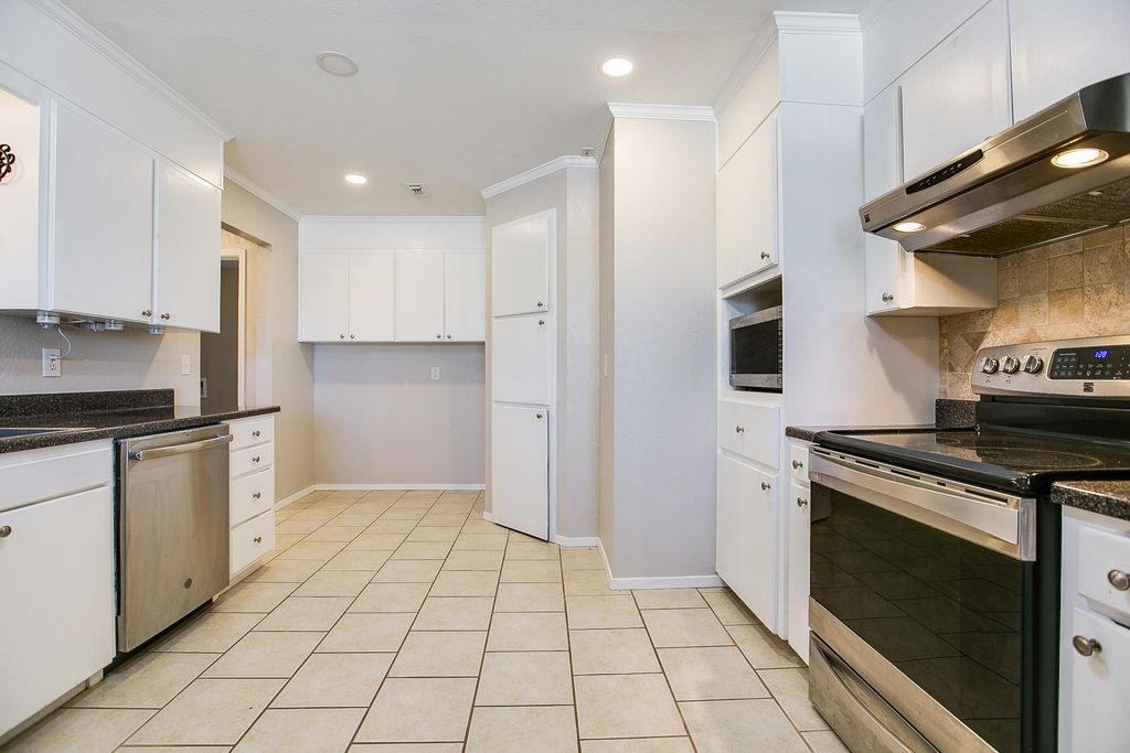 Image 16 of property listing at 725 Ranch To Market Road 584, San Angelo, TX 76904