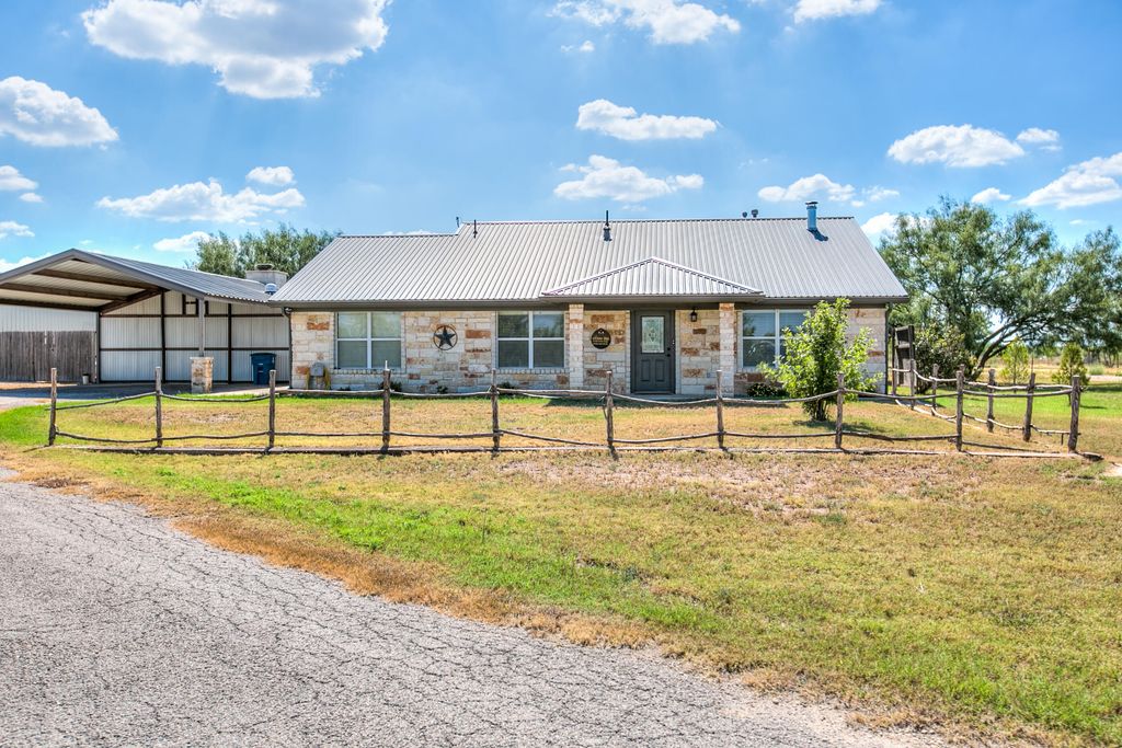 Image 2 of property listing at 725 Ranch To Market Road 584, San Angelo, TX 76904