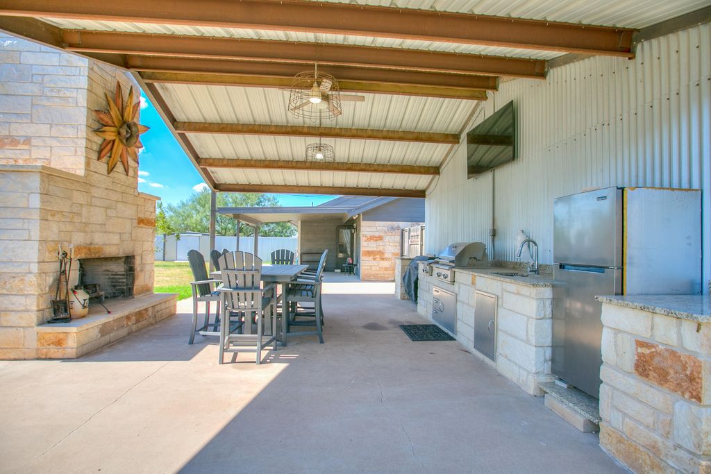 Image 31 of property listing at 725 Ranch To Market Road 584, San Angelo, TX 76904