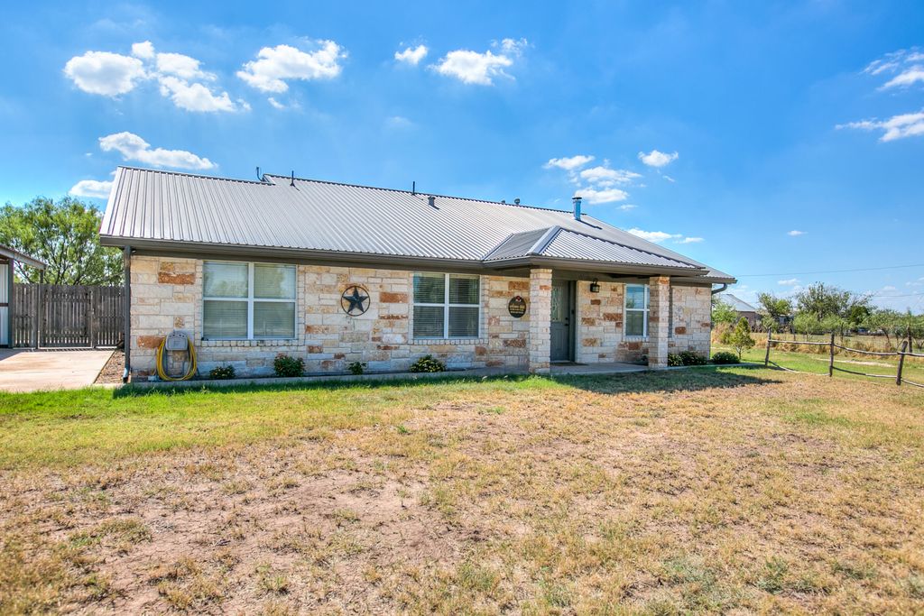 Image 4 of property listing at 725 Ranch To Market Road 584, San Angelo, TX 76904