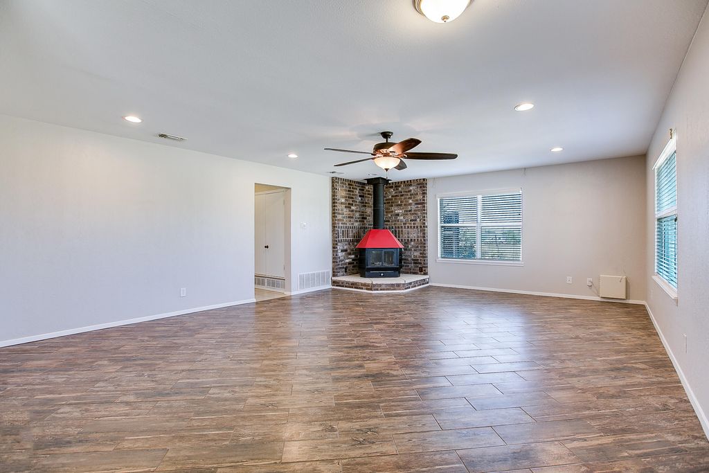 Image 6 of property listing at 725 Ranch To Market Road 584, San Angelo, TX 76904