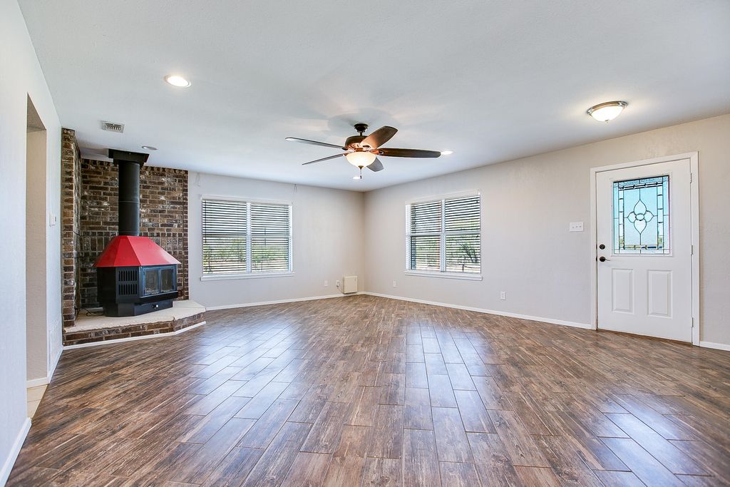 Image 7 of property listing at 725 Ranch To Market Road 584, San Angelo, TX 76904