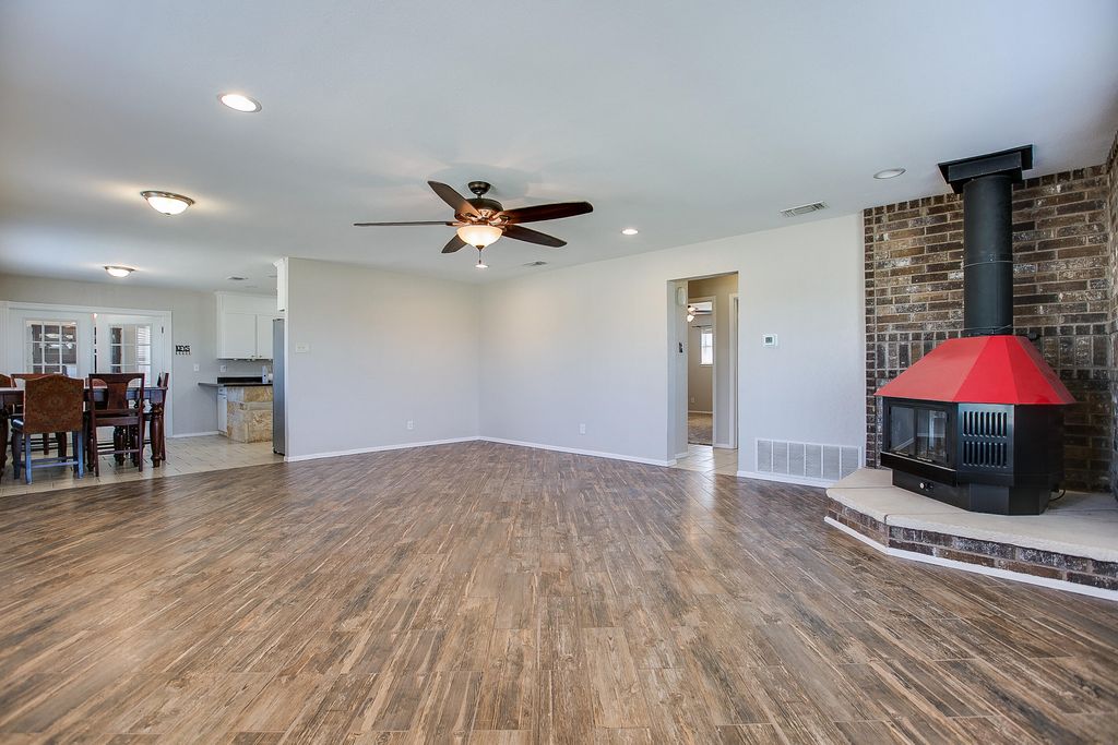 Image 8 of property listing at 725 Ranch To Market Road 584, San Angelo, TX 76904