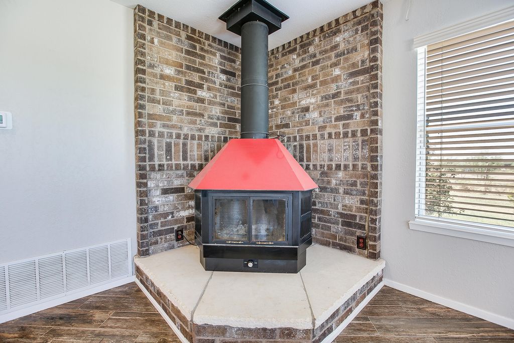 Image 9 of property listing at 725 Ranch To Market Road 584, San Angelo, TX 76904