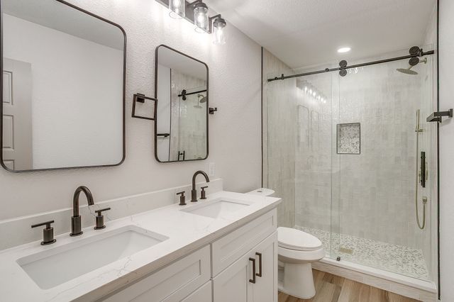 900 Vaughn Drive, Burleson, TX 76028