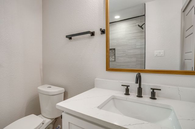 900 Vaughn Drive, Burleson, TX 76028