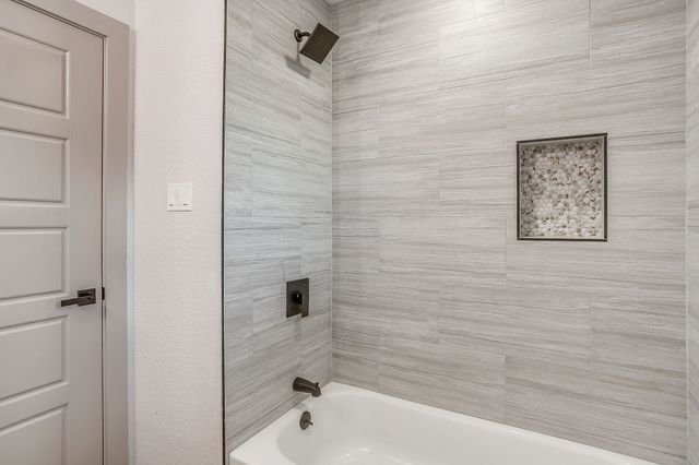 900 Vaughn Drive, Burleson, TX 76028