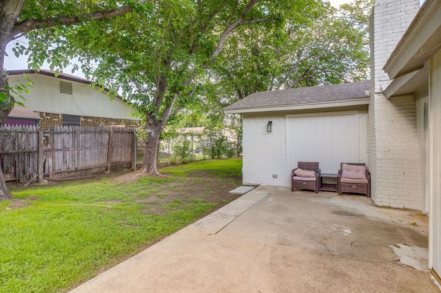 900 Vaughn Drive, Burleson, TX 76028
