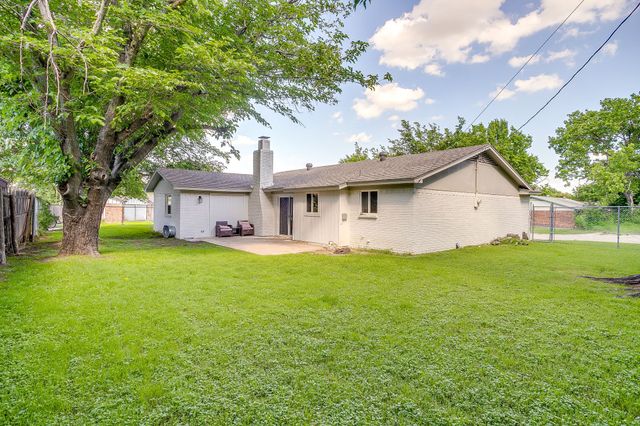 900 Vaughn Drive, Burleson, TX 76028