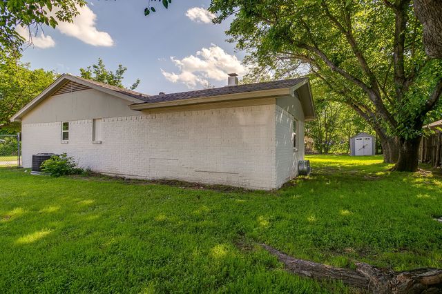 900 Vaughn Drive, Burleson, TX 76028