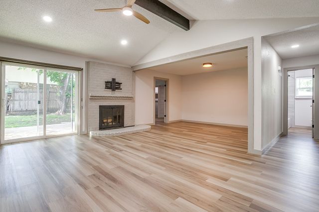 900 Vaughn Drive, Burleson, TX 76028