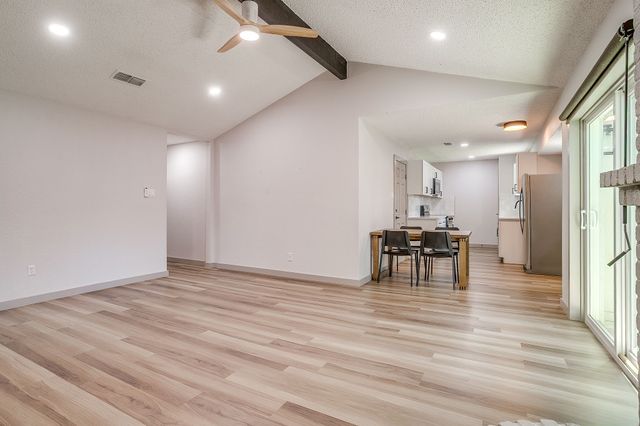 900 Vaughn Drive, Burleson, TX 76028