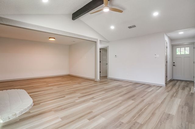 900 Vaughn Drive, Burleson, TX 76028