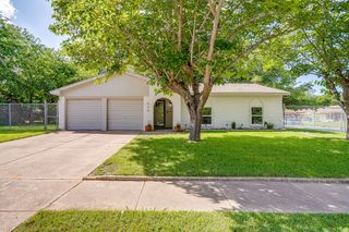 900 Vaughn Drive, Burleson, TX 76028