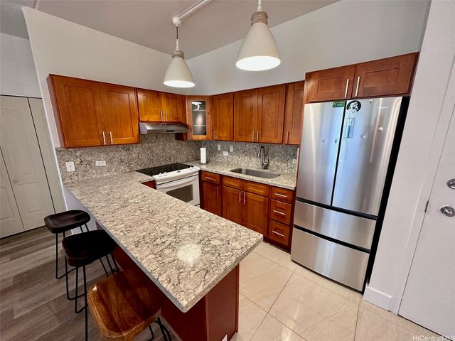 2522 Date Street 102, Honolulu, HI 96826