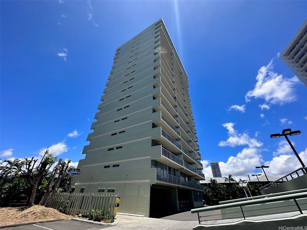 2522 Date Street 102, Honolulu, HI 96826