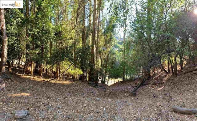 6696 Moore Dr, Oakland, CA 94611