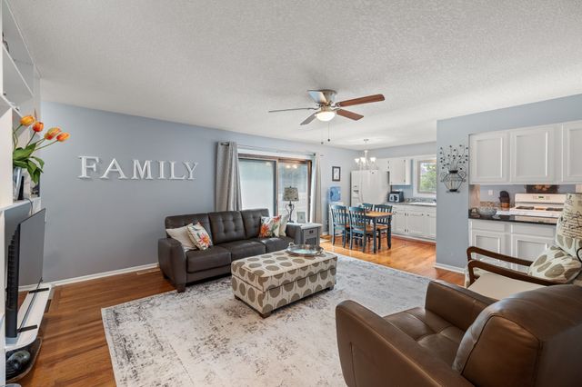 1229 NW 94th Court, Clive, IA 50325