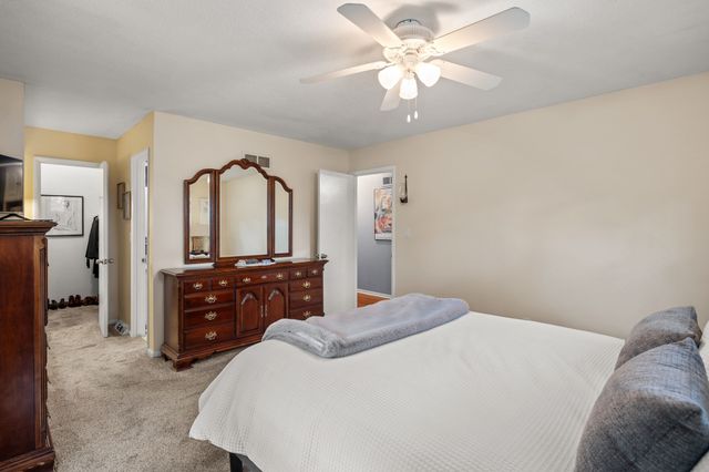 1229 NW 94th Court, Clive, IA 50325